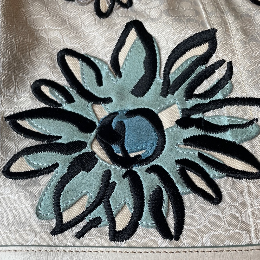 Coach Floral Embroidered Cream Shoulder Bag - Picture 5 of 16